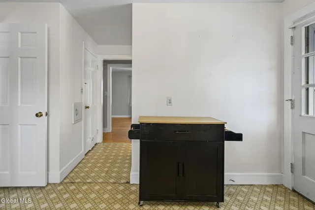 $359,900 | 4 Woodridge Road, Bethlehem, NY 12054