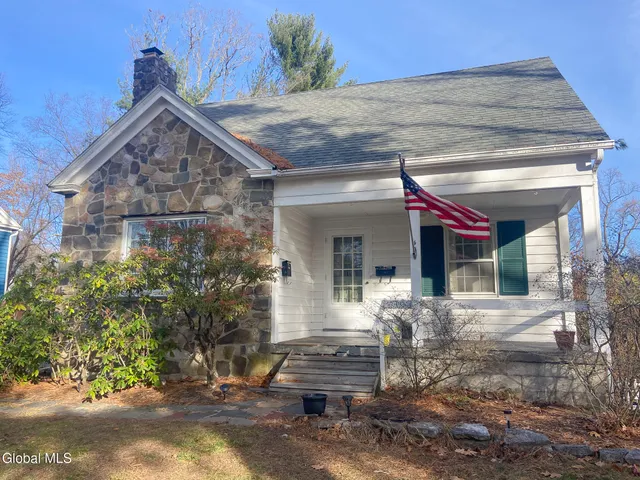 $359,900 | 4 Woodridge Road, Bethlehem, NY 12054