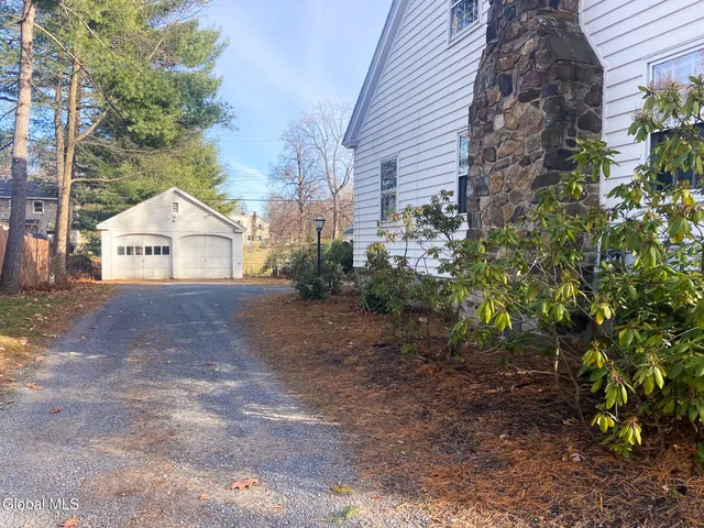 $359,900 | 4 Woodridge Road, Bethlehem, NY 12054