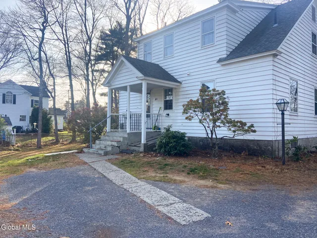 $359,900 | 4 Woodridge Road, Bethlehem, NY 12054