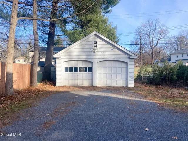 $359,900 | 4 Woodridge Road, Bethlehem, NY 12054