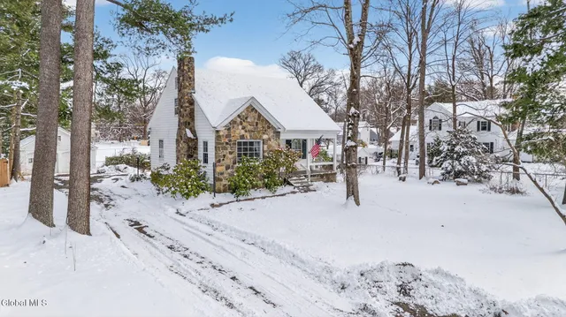 $359,900 | 4 Woodridge Road, Bethlehem, NY 12054