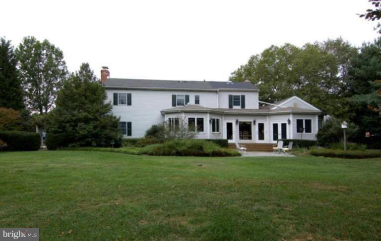 12419 Falls Road Cockeysville, MD 21030 - Photo 4 of 19 Exterior / Rear