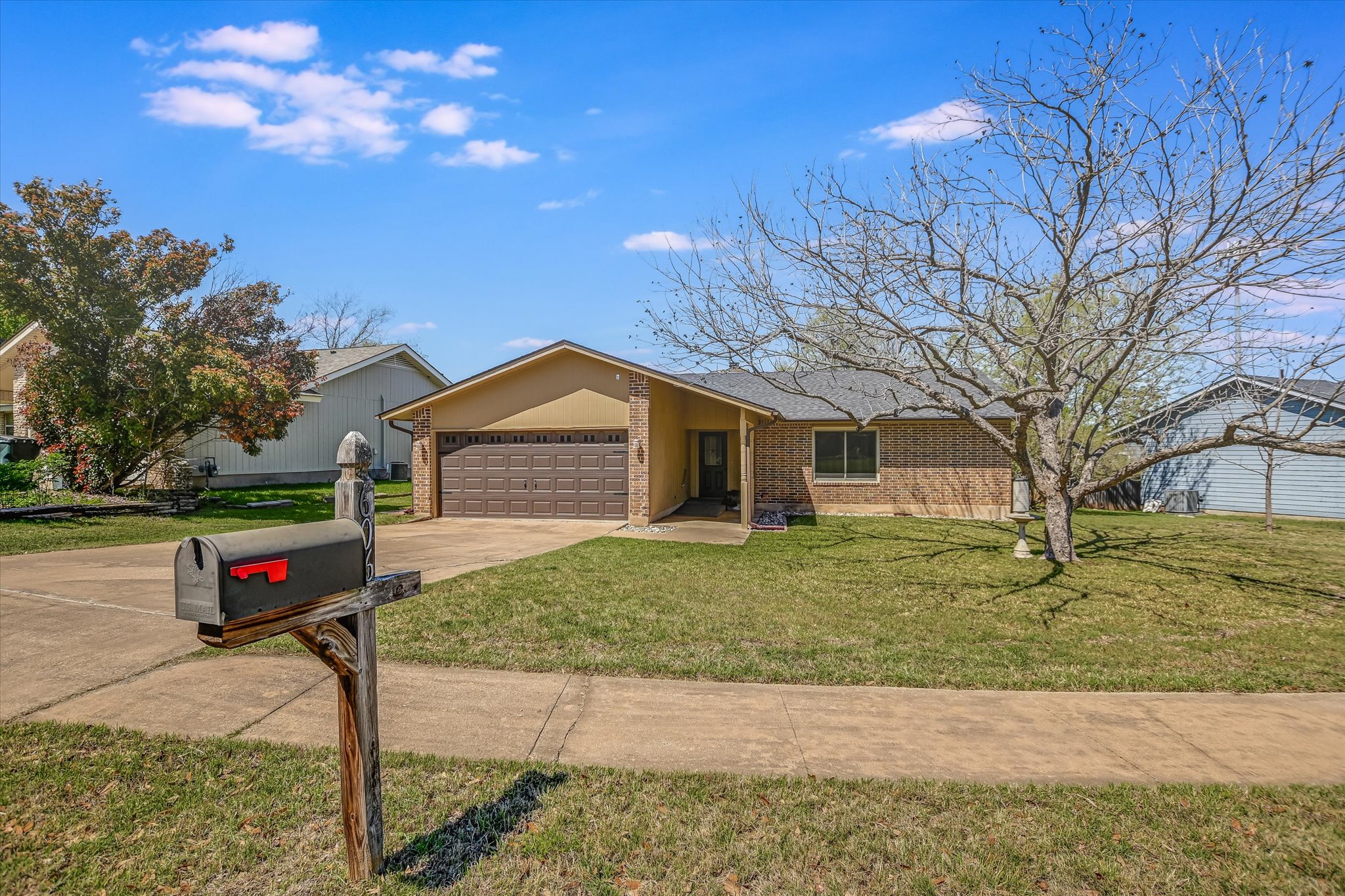 606 Splitrock Round Rock, TX 78681 - Photo 14 of 18 a front view of a house with garden