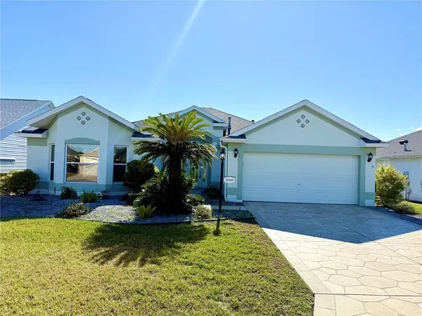 a view of a house with yard and garage