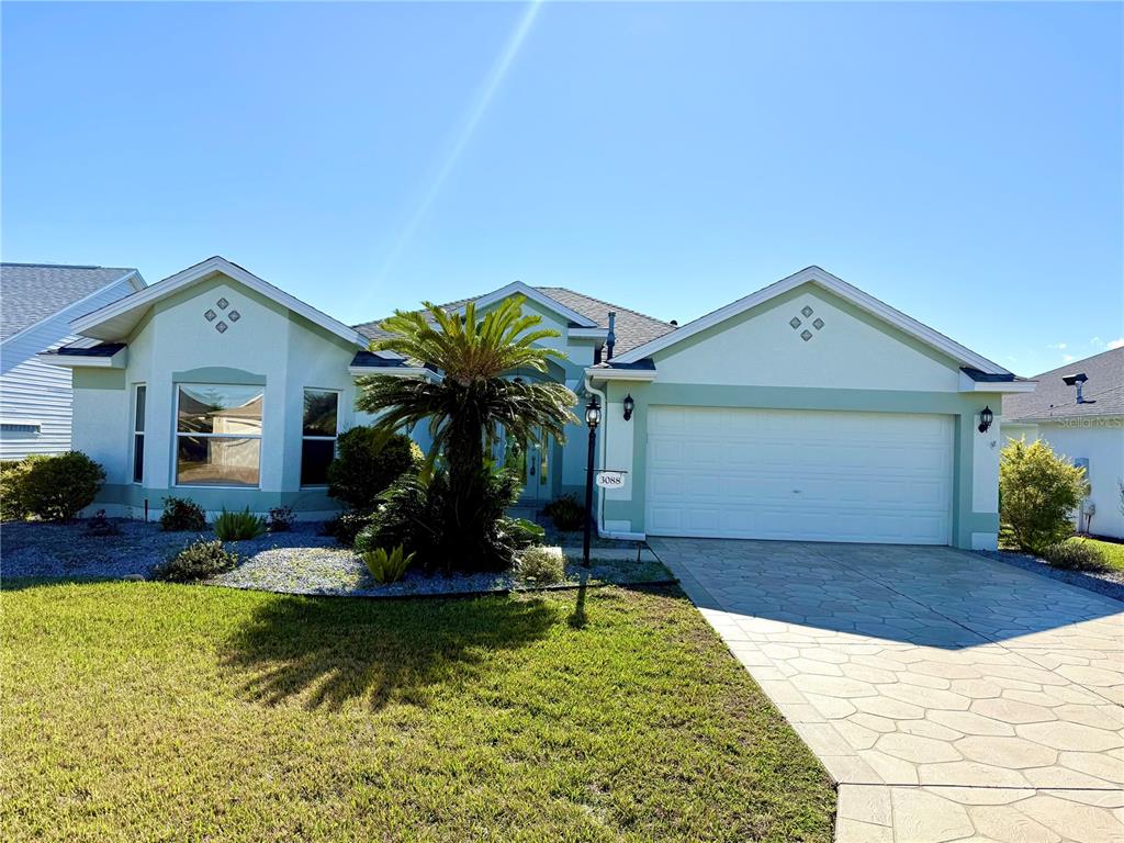 a view of a house with yard and garage