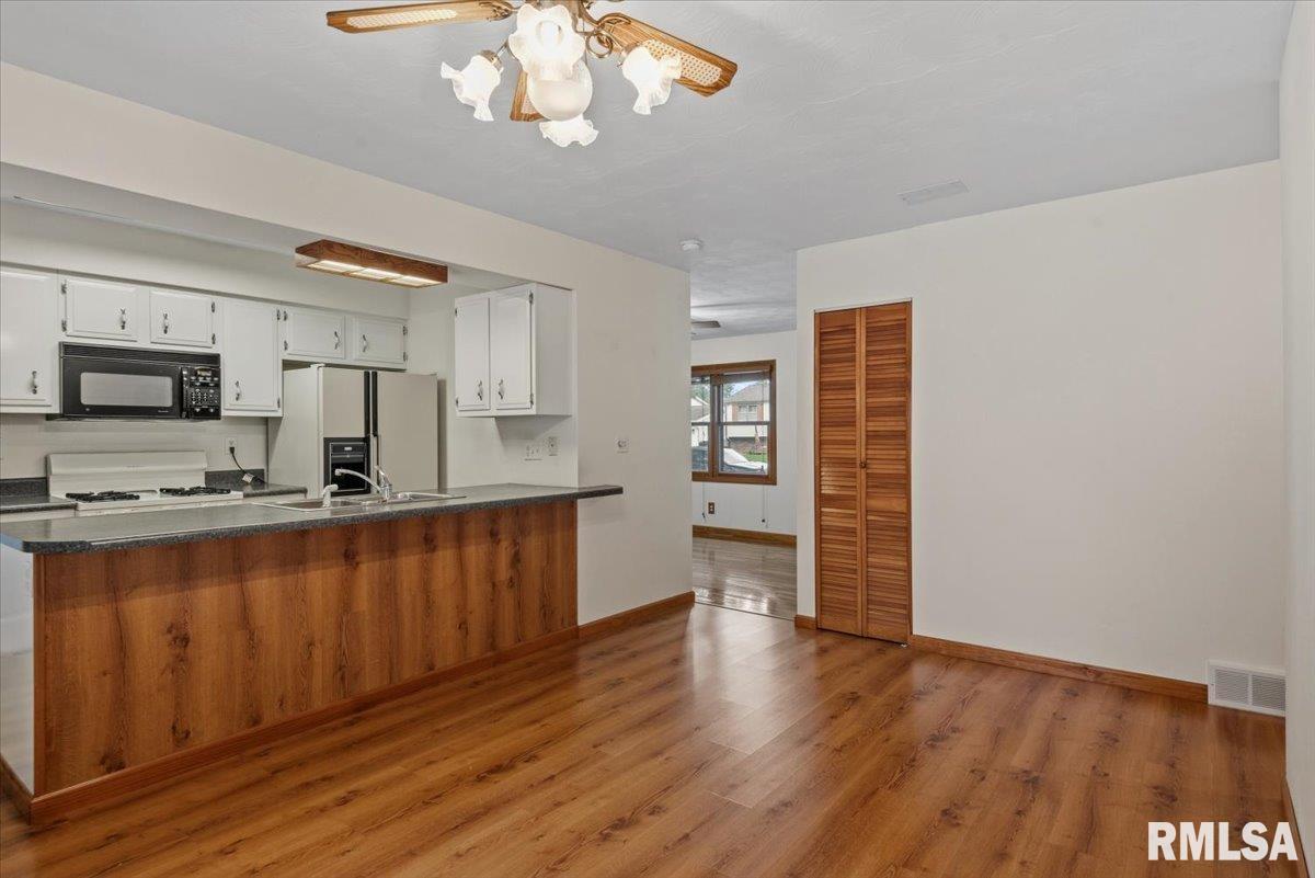 2425 Stokebridge Road Springfield, IL 62702 - Photo 8 of 34 Gallery Image 8