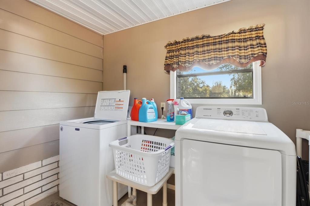 2285 North Loma Point Hernando, FL 34442 - Photo 28 of 36 a utility room with dryer and washer