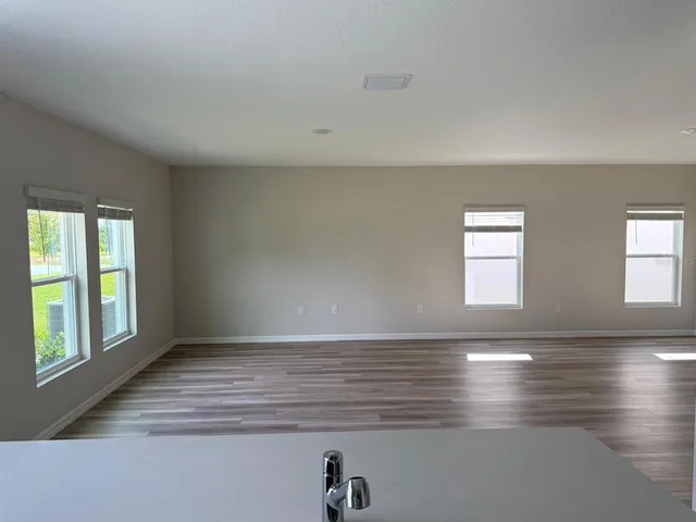 a view of empty room with window