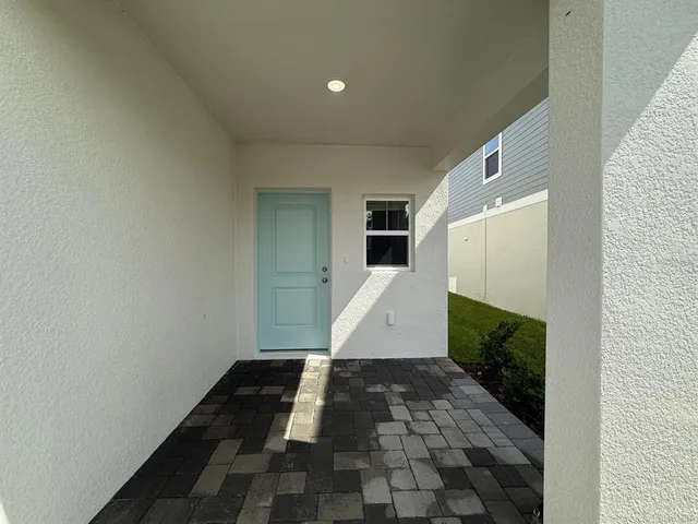 a view of livingroom and hardwood floor