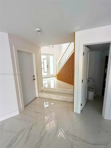 a view of a house with backyard