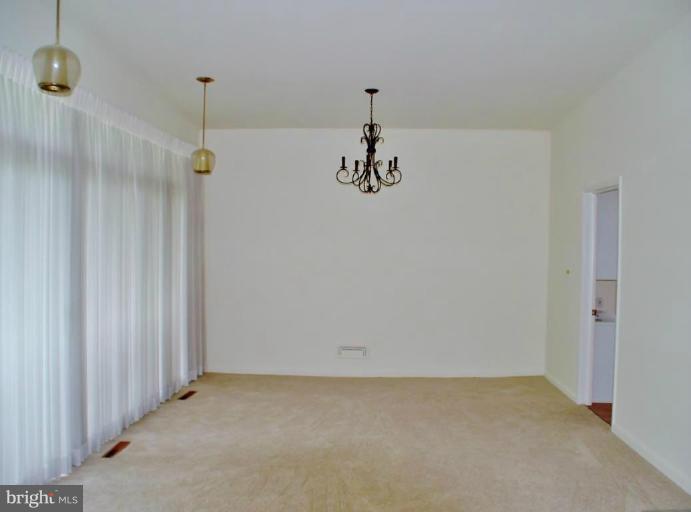 3501 Gardenview Road Pikesville, MD 21208 - Photo 3 of 15 Dining Area