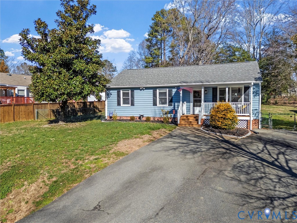 4507 Parrish Branch Road Midlothian, VA 23112 - Photo 4 of 40 a front view of a house with garden