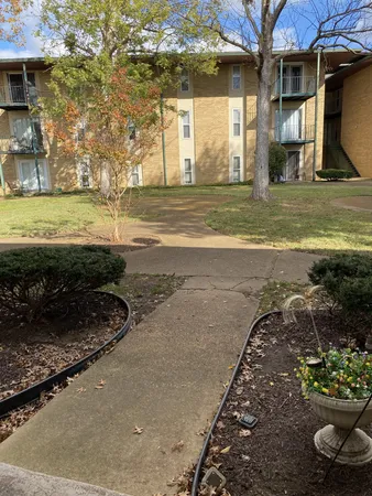 $155,900 | 555 North Dupont Avenue, Unit B39, Madison, TN 37115