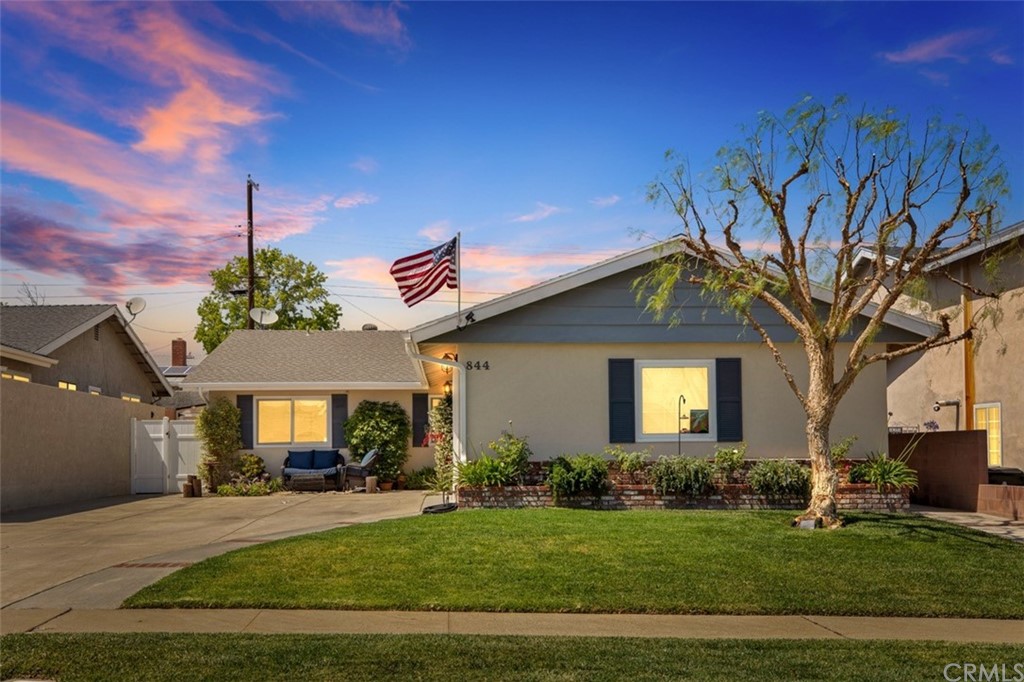 844 Eastman Place San Pedro, CA 90731 - Photo 40 of 44 a front view of a house with a yard and garage