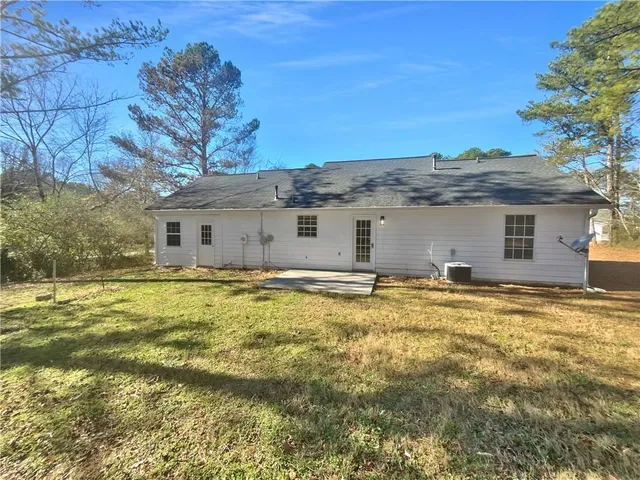 a view of a house with a backyard