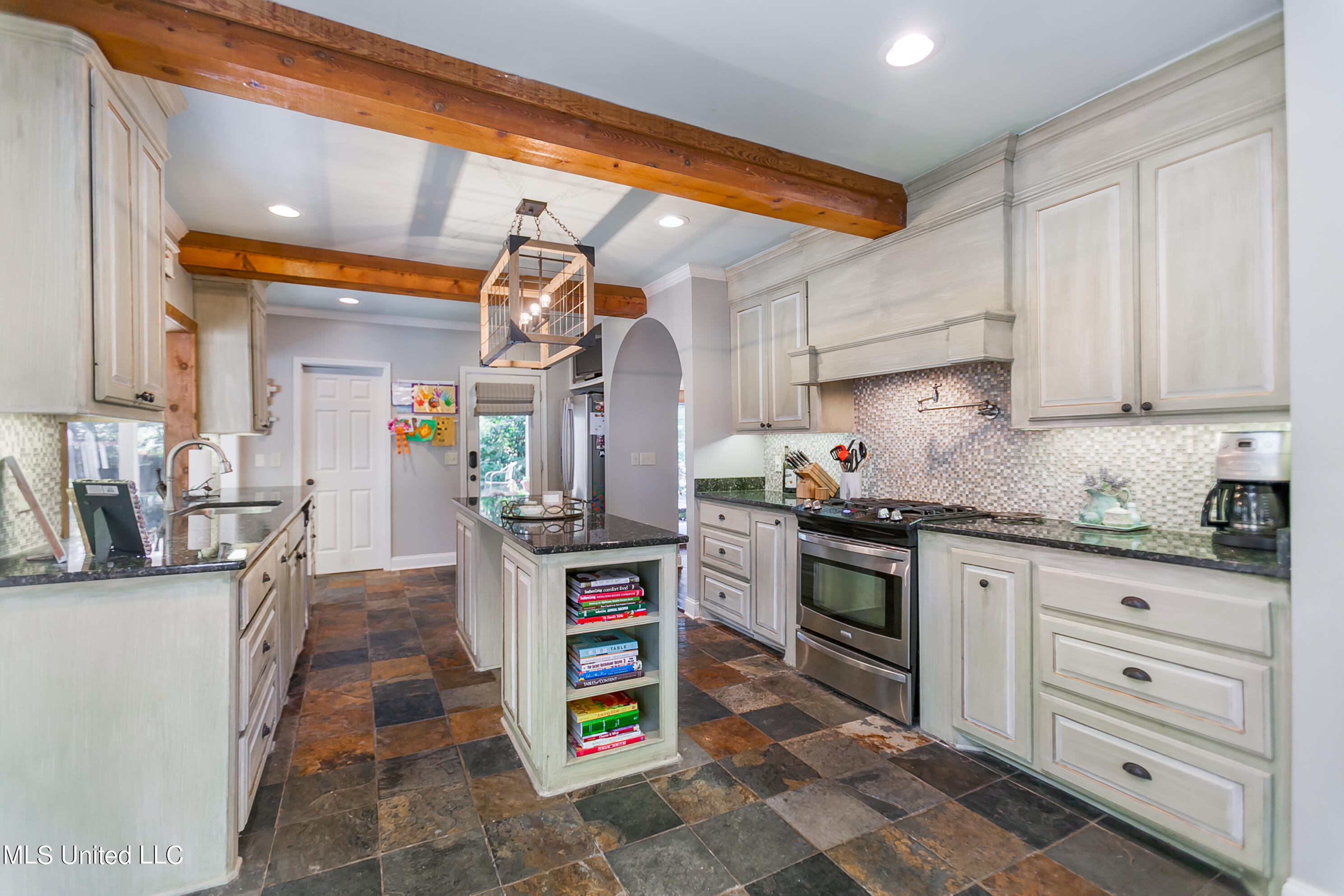 1615 Pine Ridge Place Jackson, MS 39211 - Photo 8 of 28 1615 Pine Ridge-9
