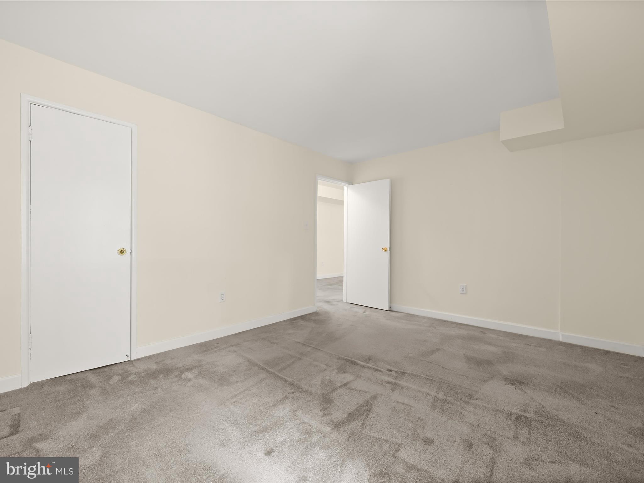 10547 Twin Rivers Road, Unit D2 Columbia, MD 21044 - Photo 17 of 23 Primary Bedroom