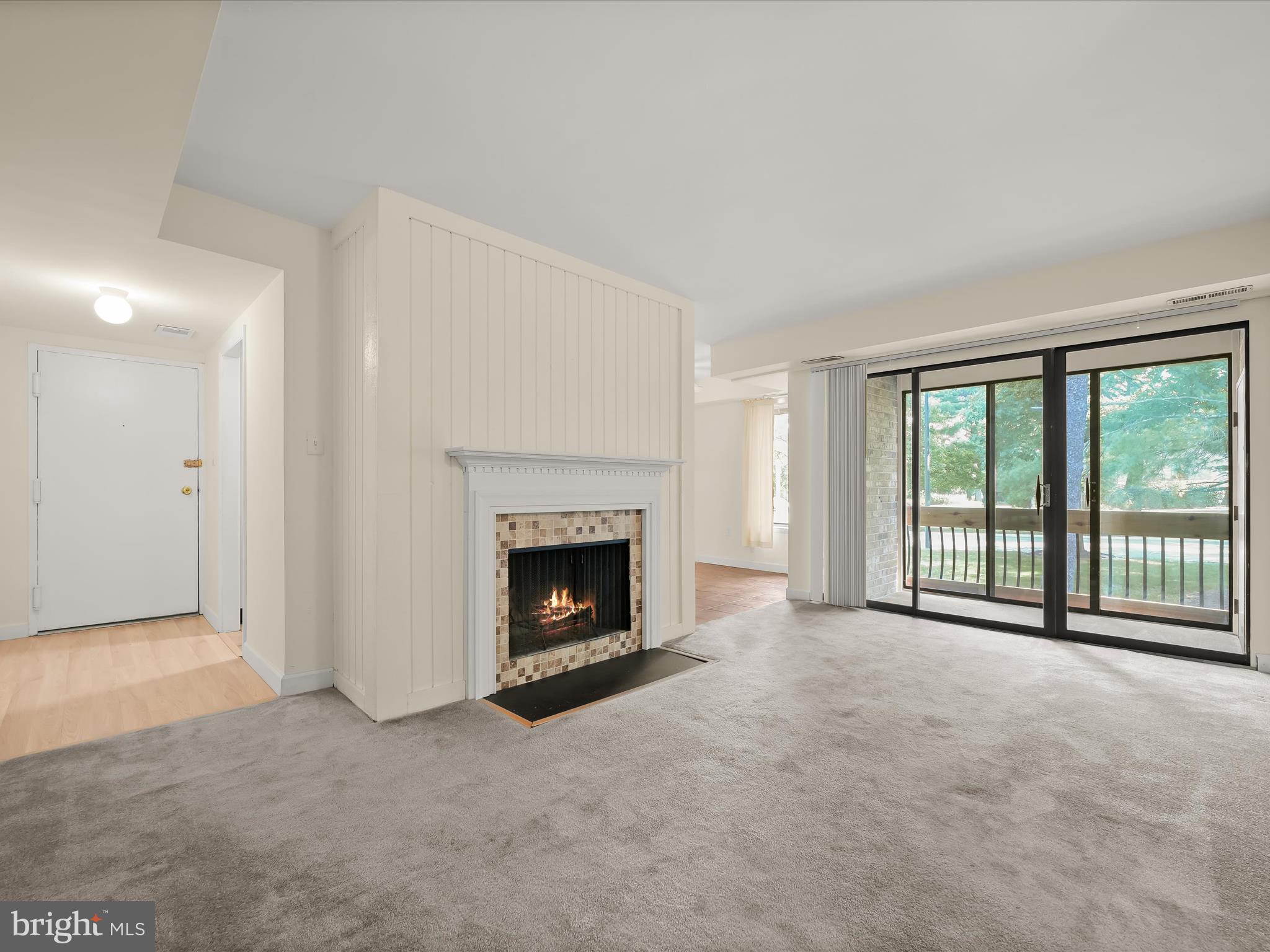 10547 Twin Rivers Road, Unit D2 Columbia, MD 21044 - Photo 6 of 23 Living Room