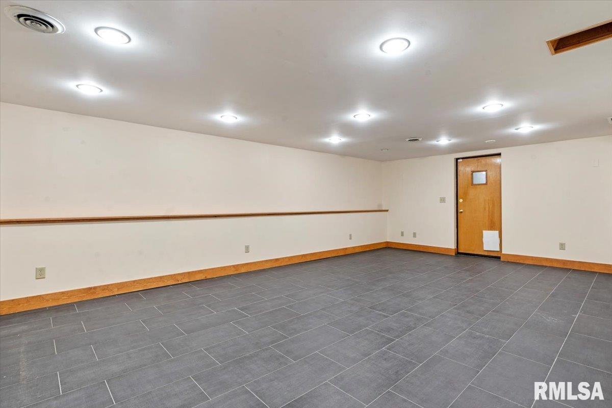 1709 Outer Park Drive Springfield, IL 62704 - Photo 44 of 66