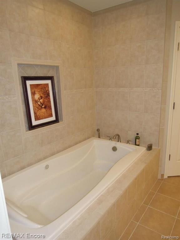 3822 Windingbrook Circle, Unit 8 Rochester Hills, MI 48309 - Photo 37 of 64