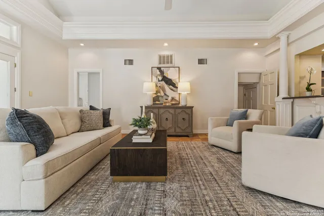 a view of entryway and workspace