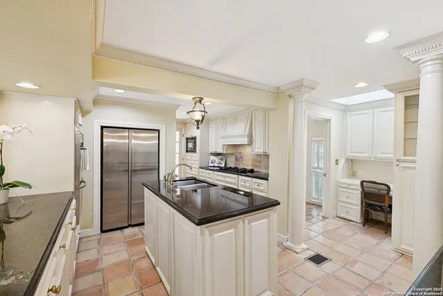 a view of a yard in front of house