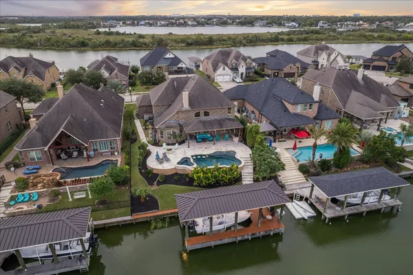 $1,125,000 | 848 Signature Cove, League City, TX 77573