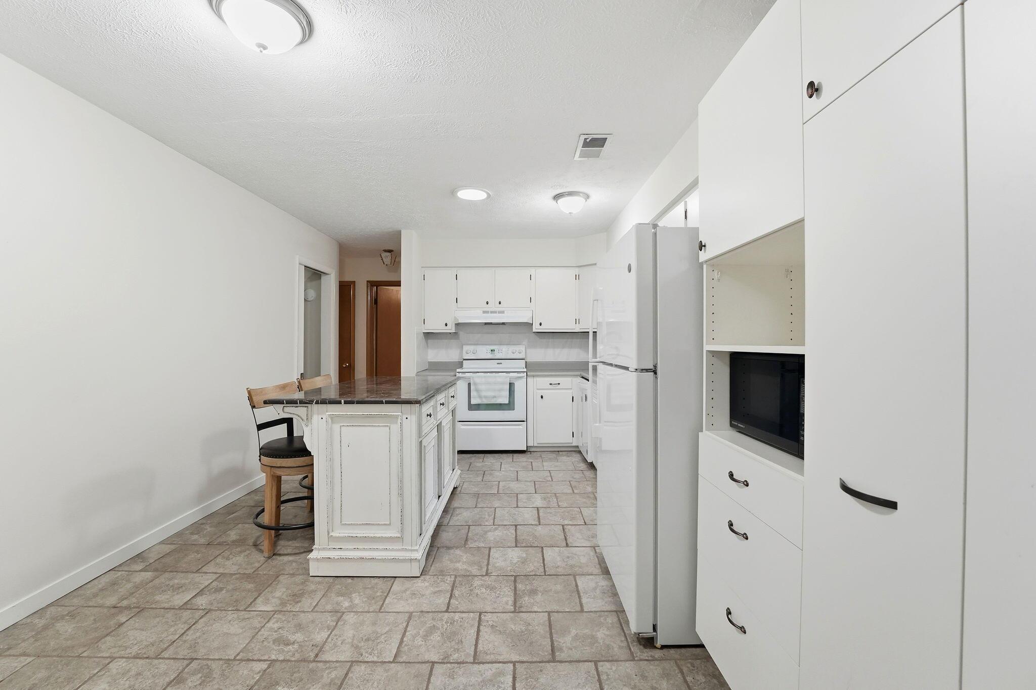 854 South Section Line Road Delaware, OH 43015 - Photo 15 of 60 Kitchen