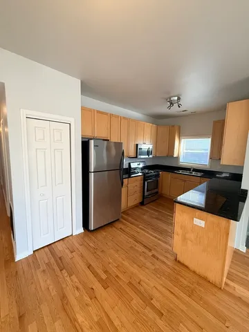 $1,850 | 6823 South Dorchester Avenue, Unit 3, Chicago, IL 60637