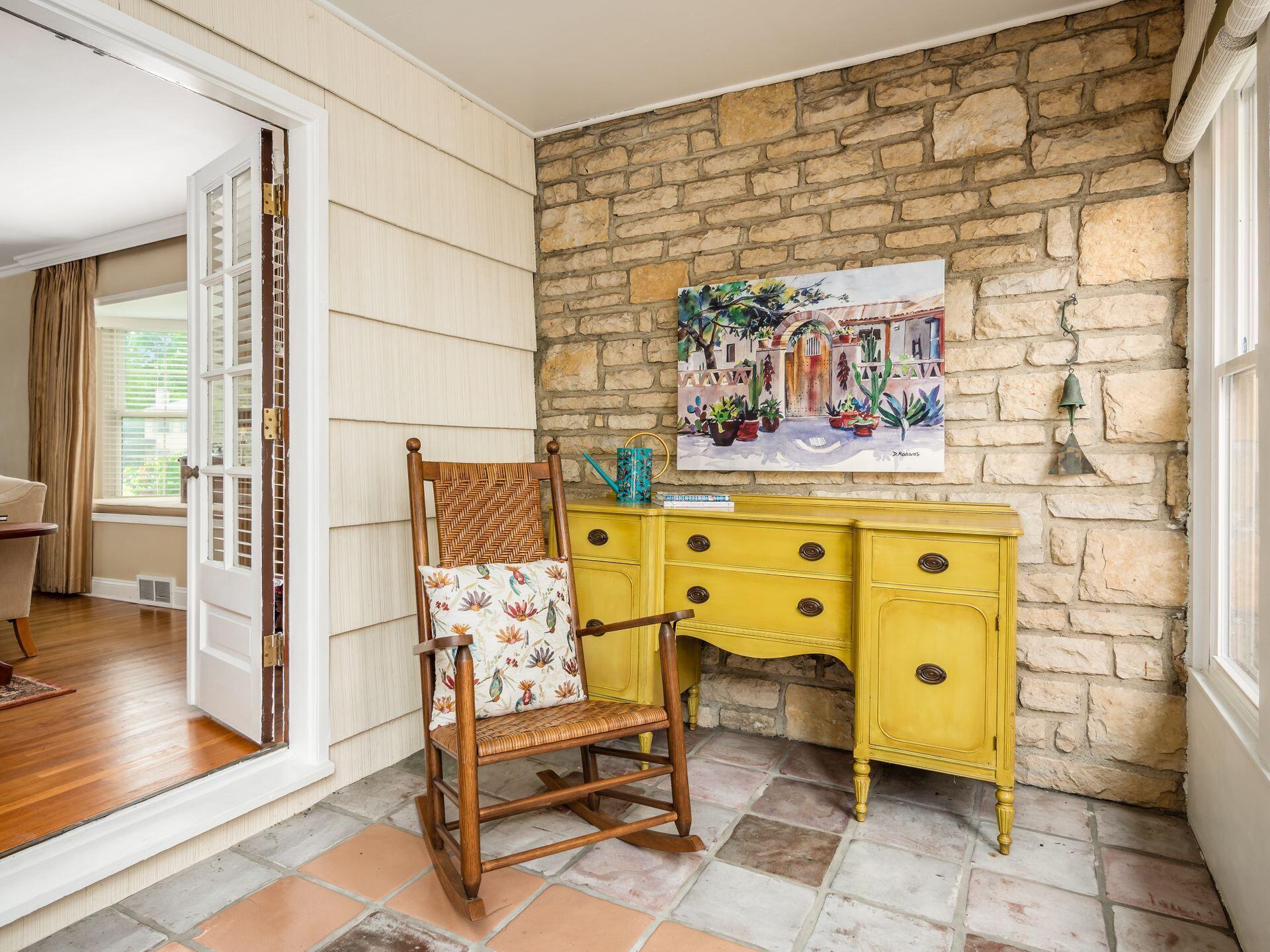 363 South Kellner Road Columbus, OH 43209 - Photo 14 of 72 Sunroom