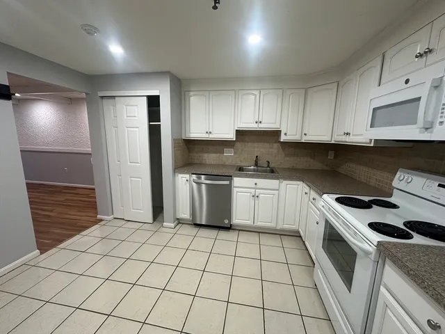 $2,050 | 53 Swanson Court, Unit 21C, Boxborough, MA 01719