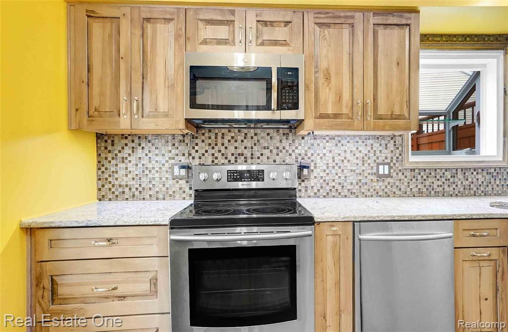 1645 Fielding Drive Rochester Hills, MI 48307 - Photo 11 of 32