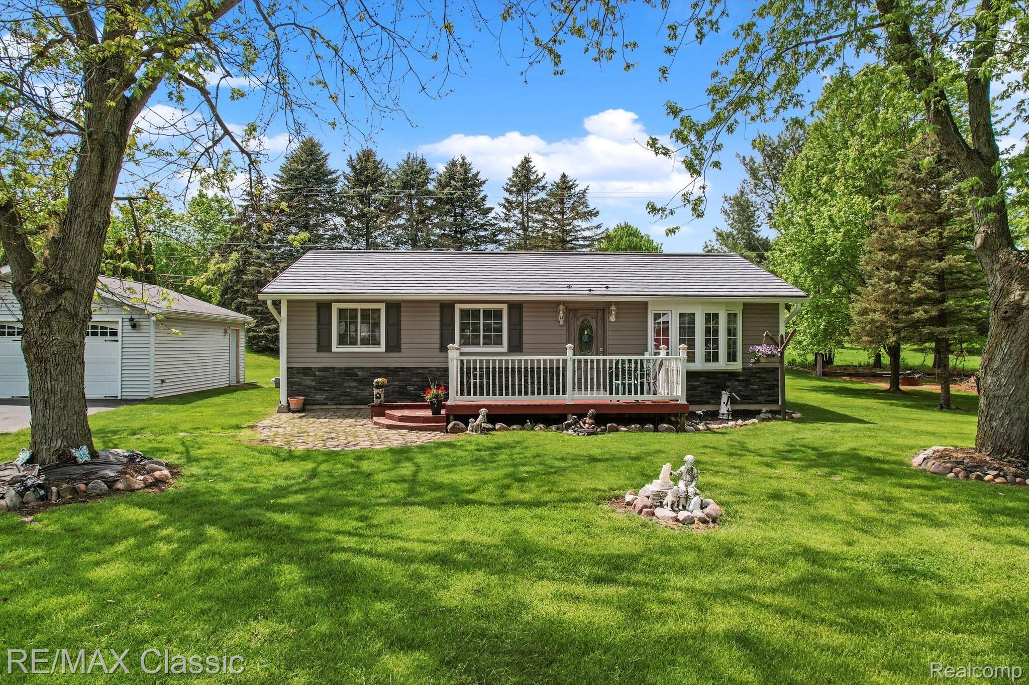 11158 9 Mile Road South Lyon, MI 48178 - Photo 2 of 26 Cozy Ranch with Front Deck