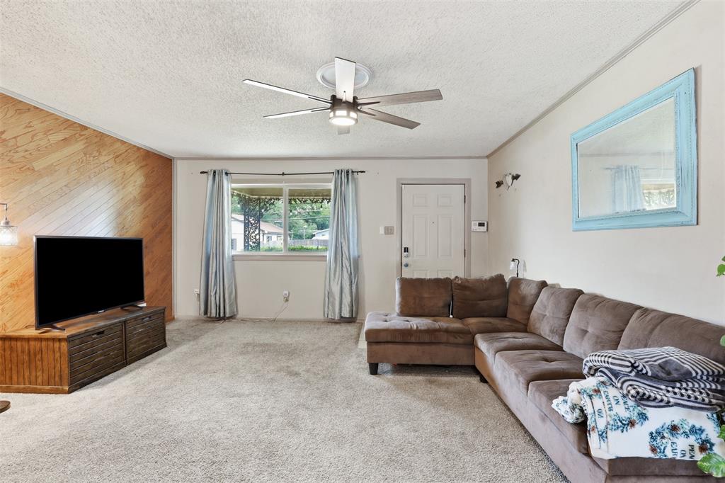 4304 Hodgkins Road Lake Worth, TX 76135 - Photo 14 of 33