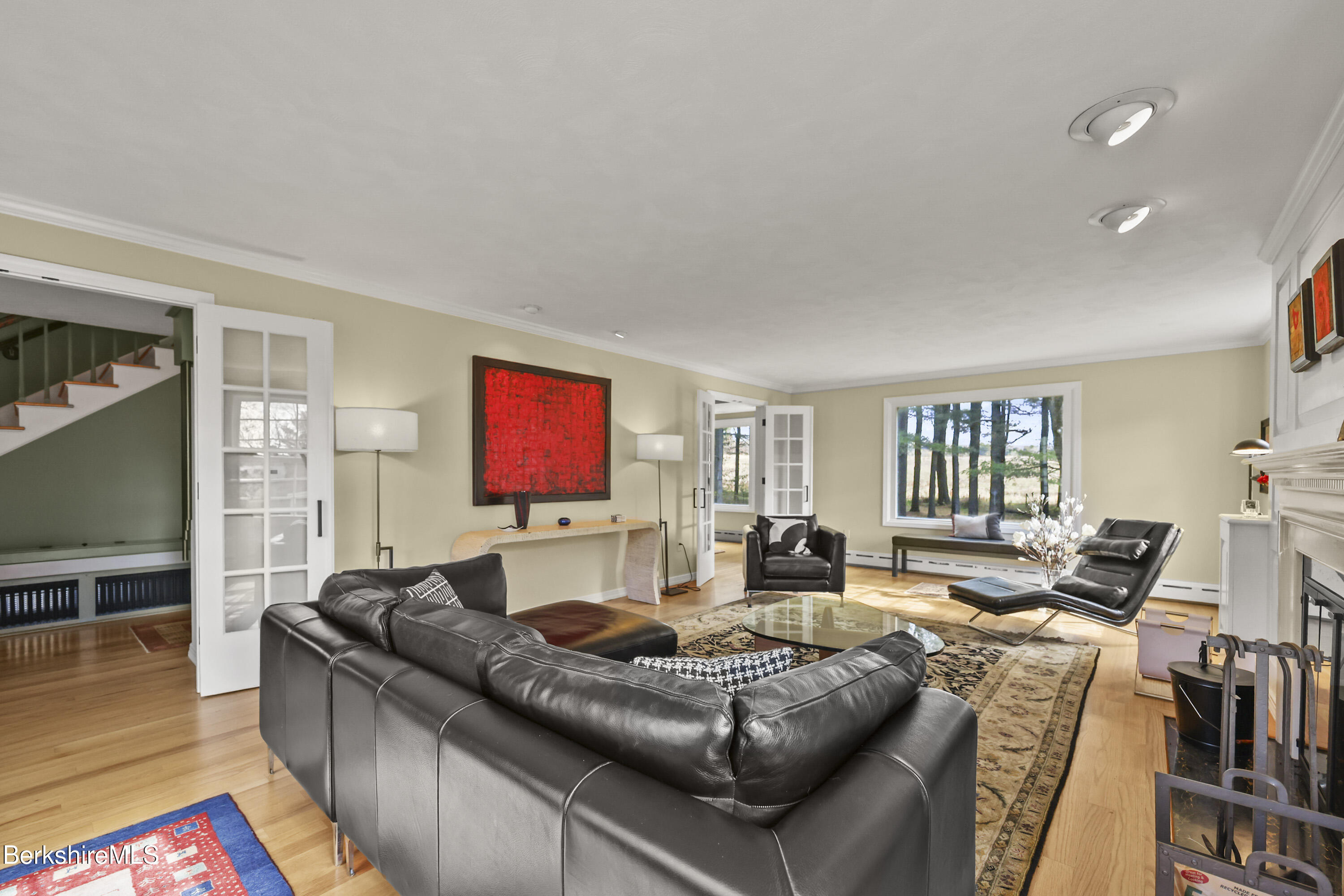 69 Gravesleigh Terrace Pittsfield, MA 01201 - Photo 11 of 84 80 Living Room