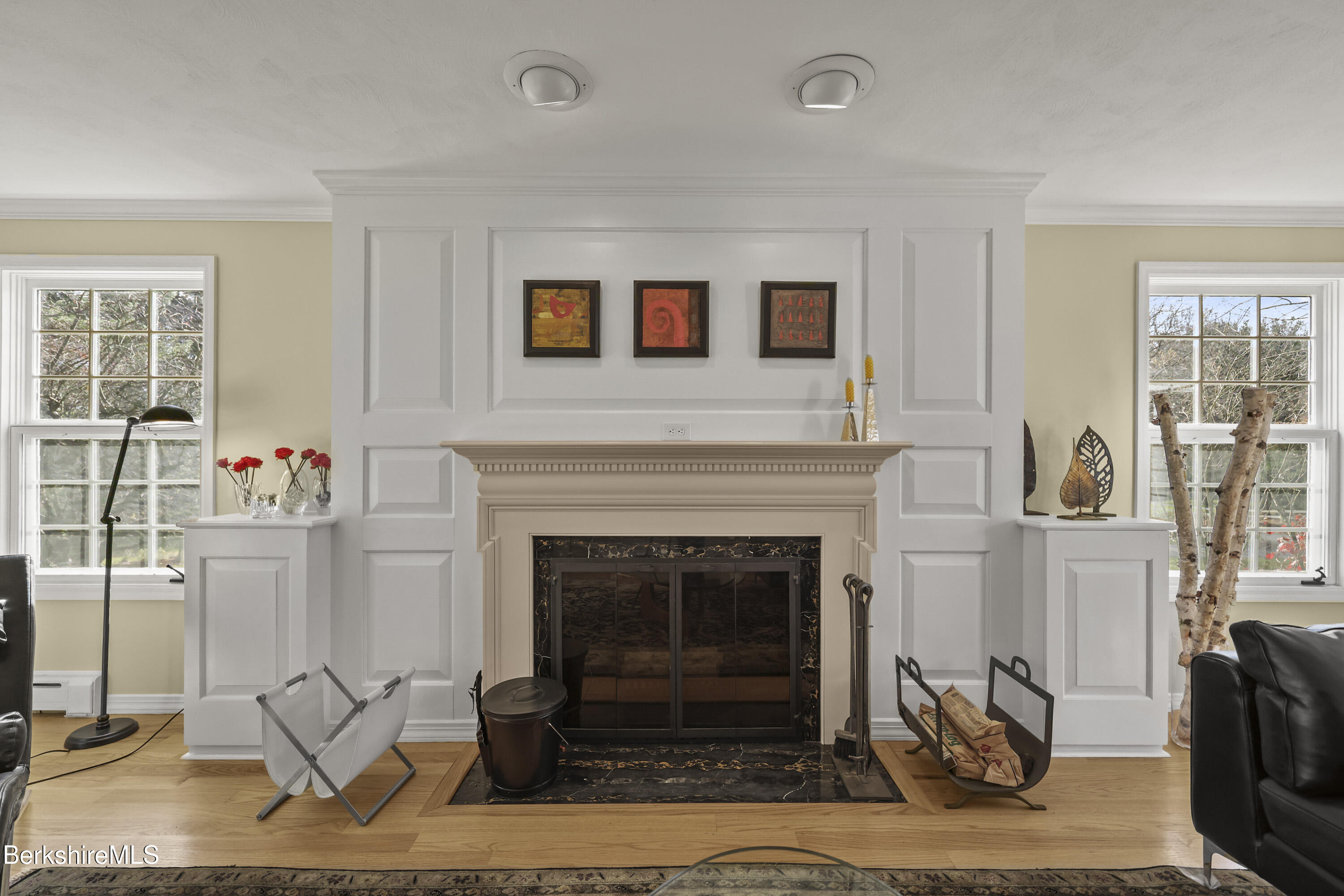 69 Gravesleigh Terrace Pittsfield, MA 01201 - Photo 12 of 84 85 Living Room