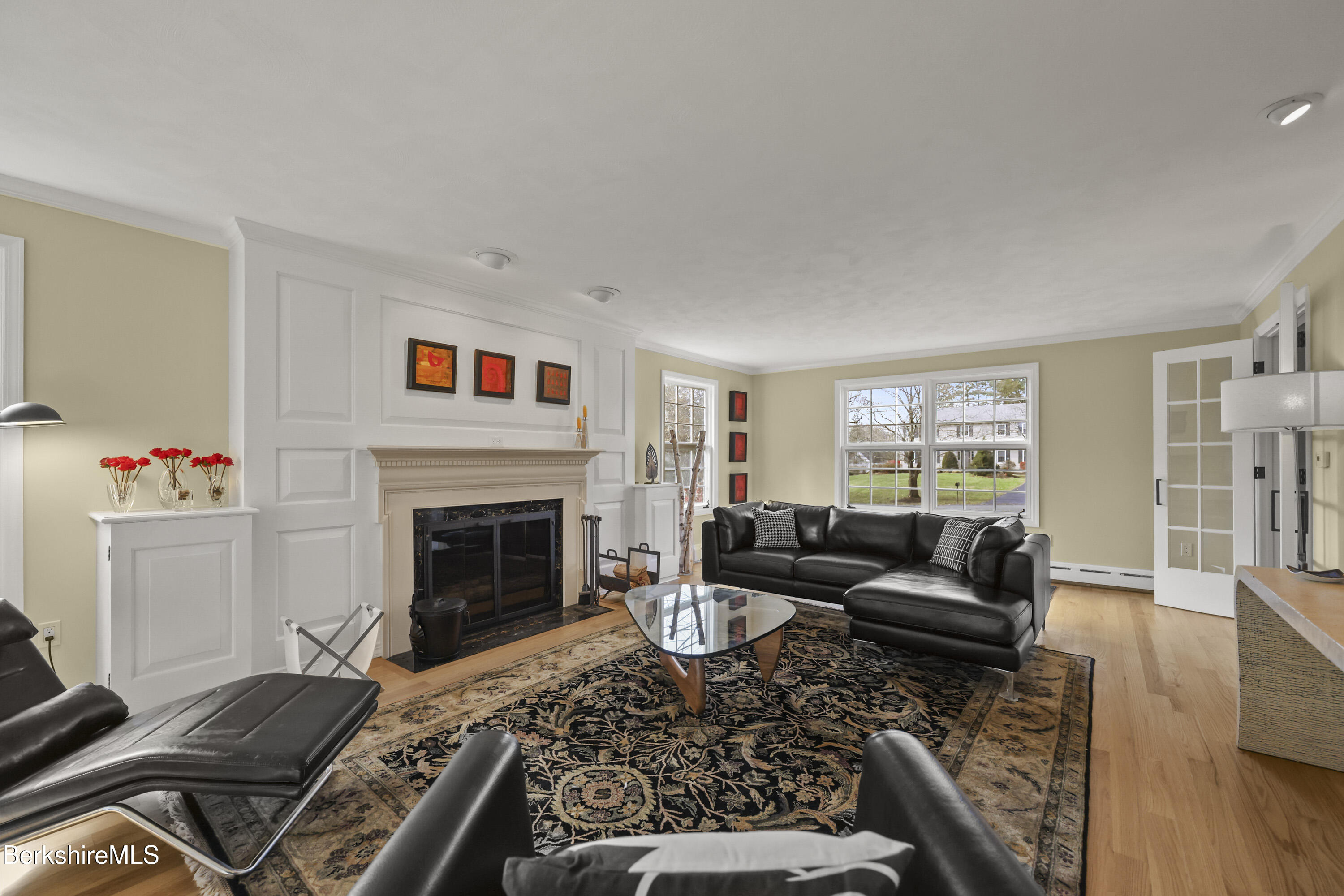 69 Gravesleigh Terrace Pittsfield, MA 01201 - Photo 13 of 84 90 Living Room