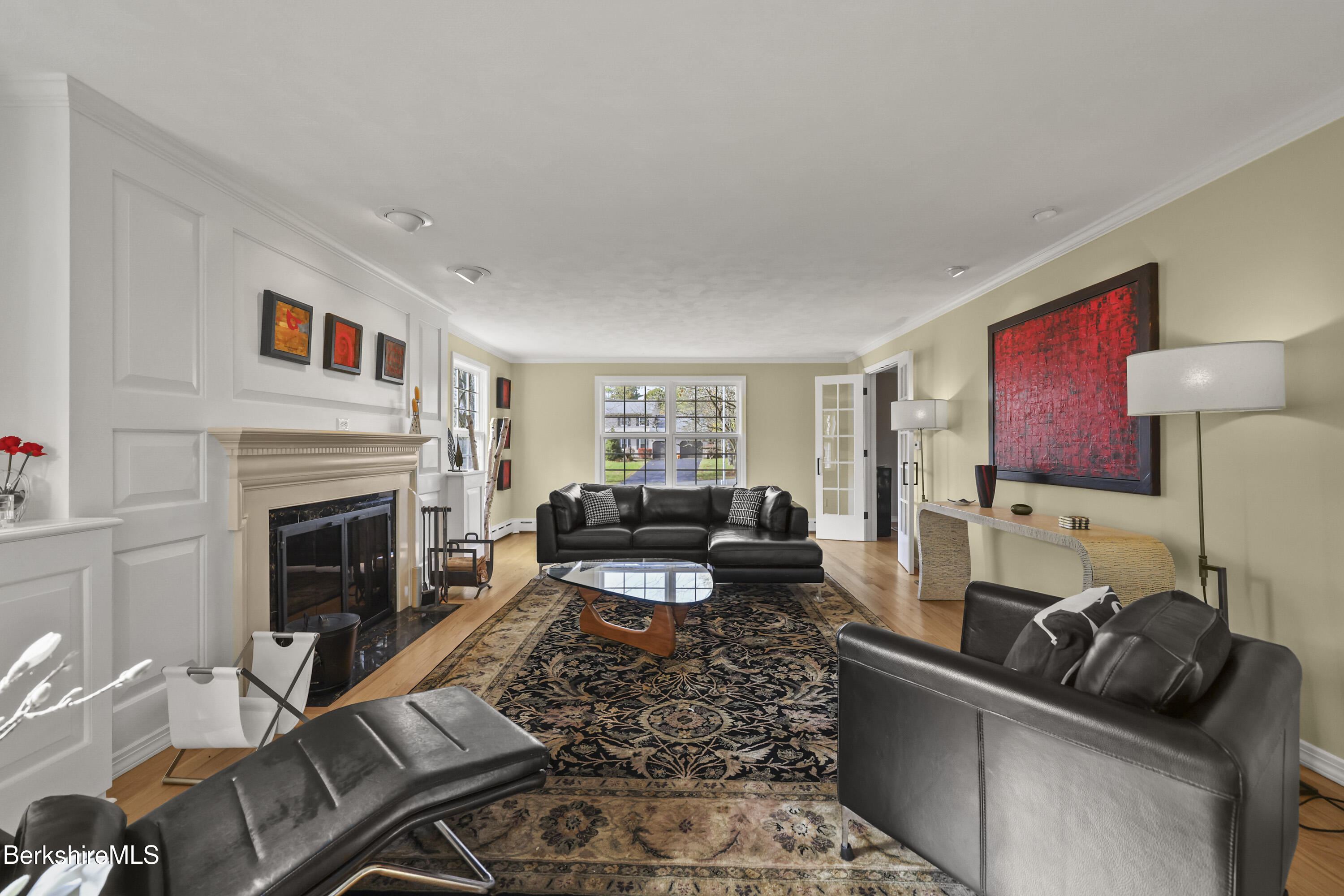 69 Gravesleigh Terrace Pittsfield, MA 01201 - Photo 14 of 84 95 Living Room