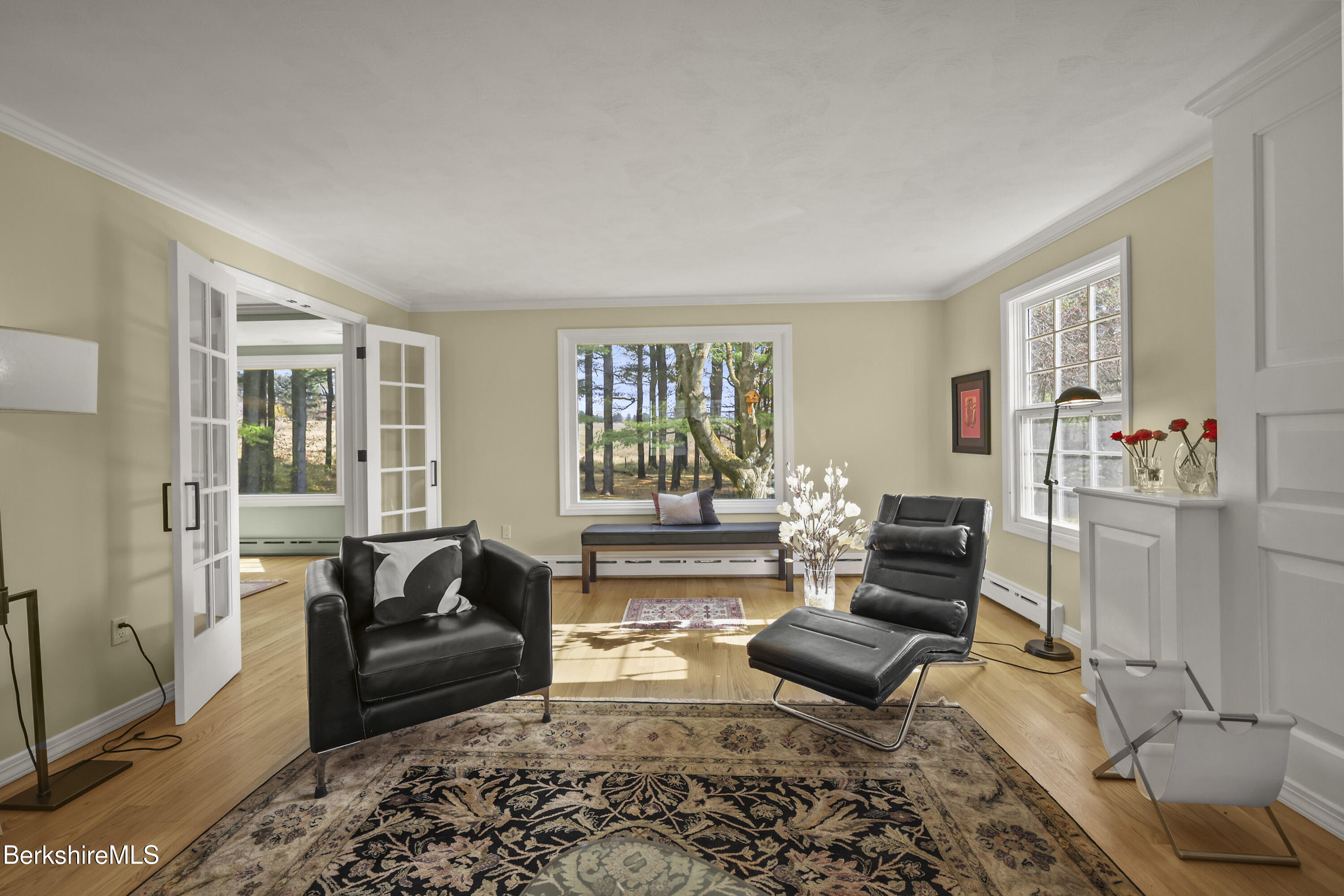 69 Gravesleigh Terrace Pittsfield, MA 01201 - Photo 15 of 84 105 Living Room