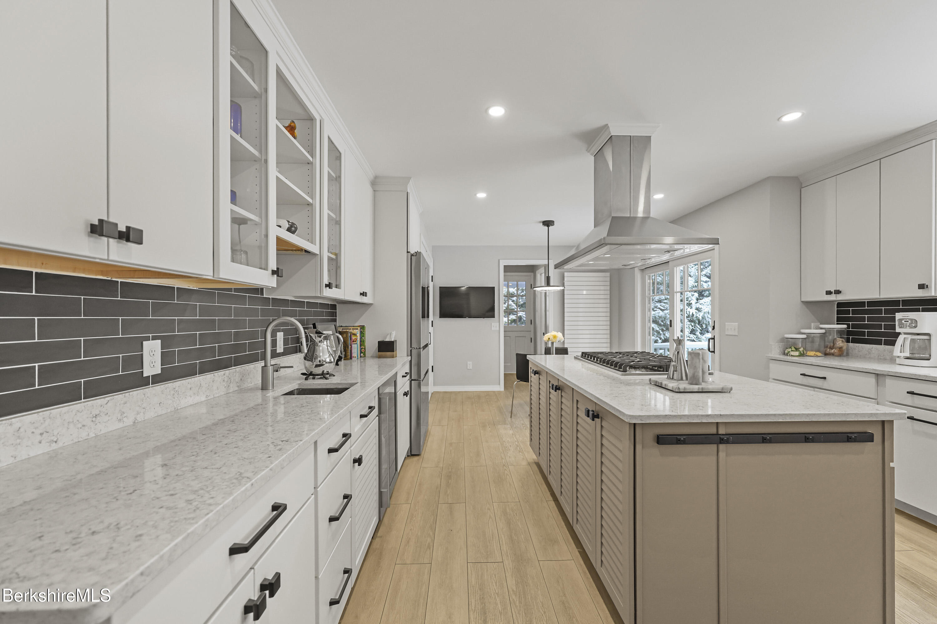 69 Gravesleigh Terrace Pittsfield, MA 01201 - Photo 30 of 84 20 Kitchen