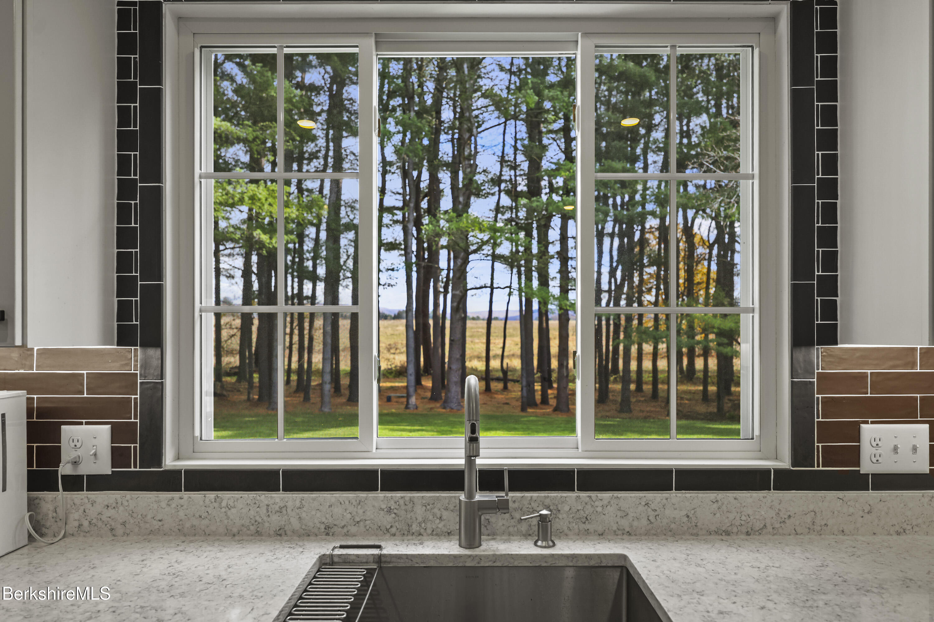 69 Gravesleigh Terrace Pittsfield, MA 01201 - Photo 33 of 84 185 Kitchen