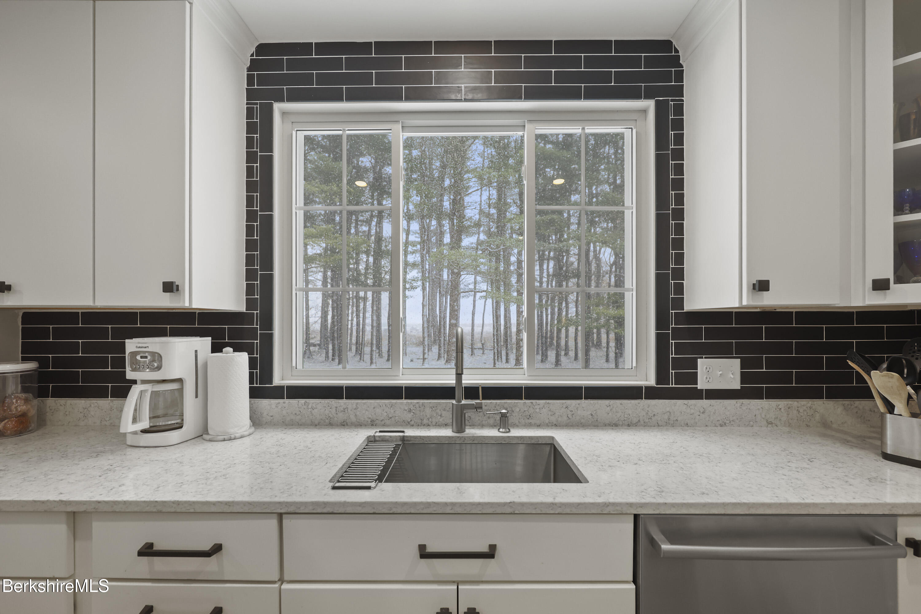 69 Gravesleigh Terrace Pittsfield, MA 01201 - Photo 34 of 84 40 Kitchen View