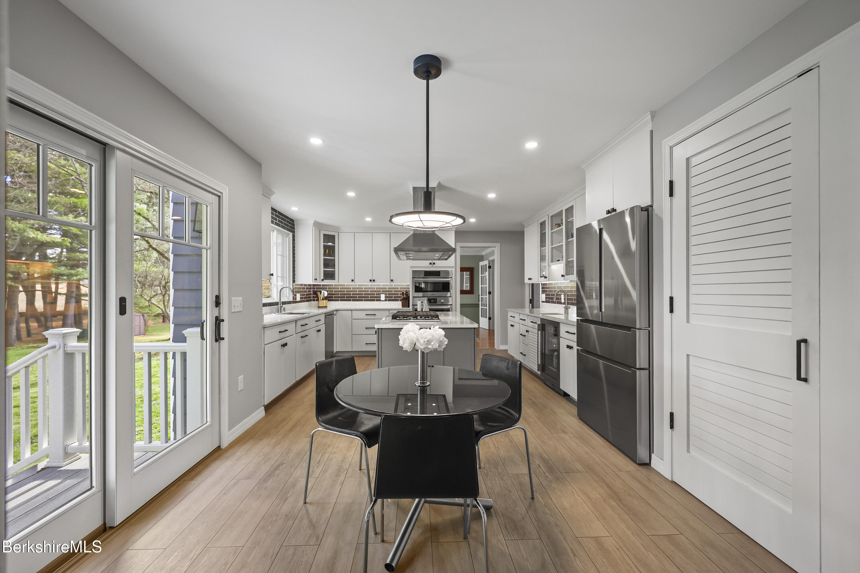 69 Gravesleigh Terrace Pittsfield, MA 01201 - Photo 37 of 84 135 Breakfast Area