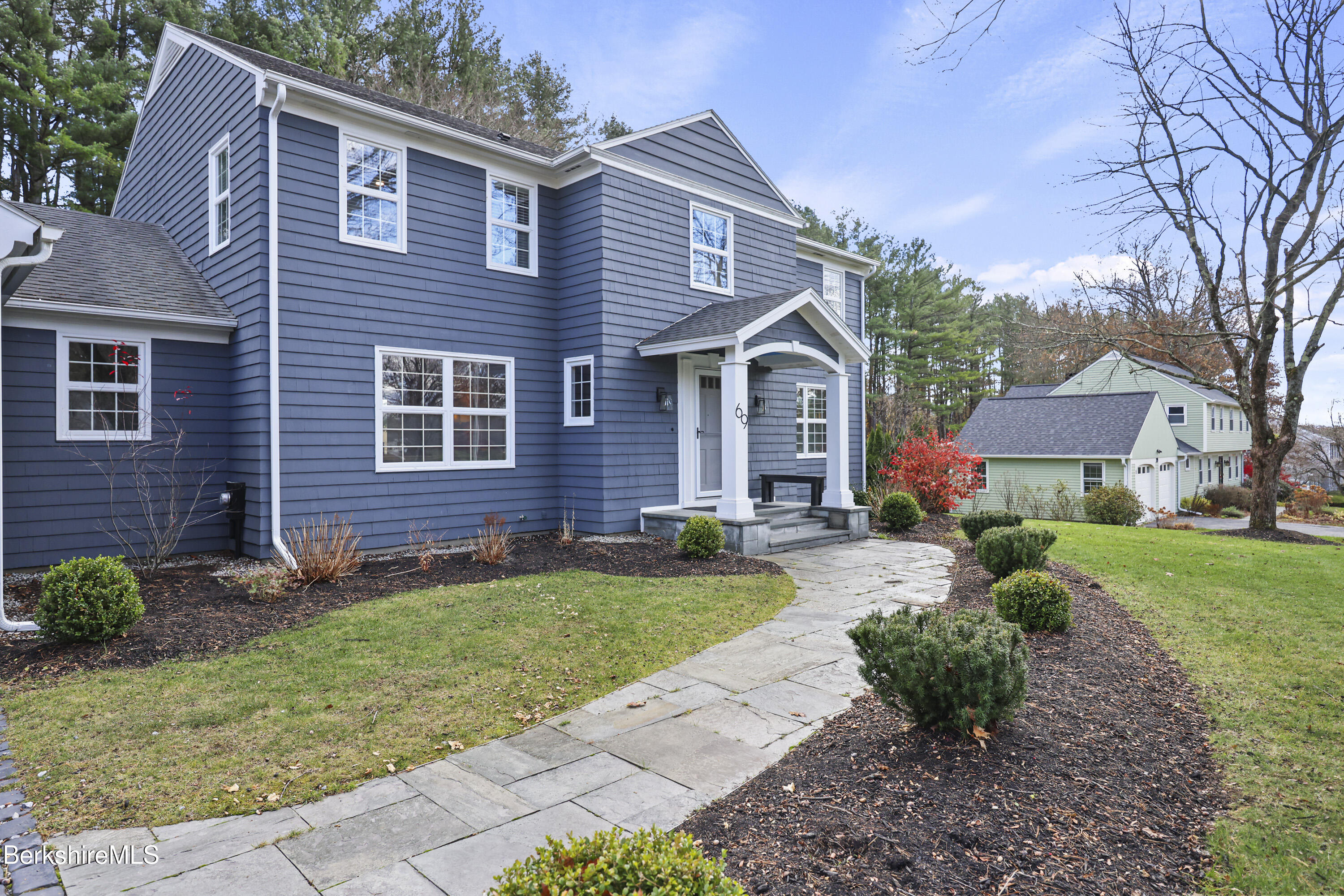 69 Gravesleigh Terrace Pittsfield, MA 01201 - Photo 5 of 84 30 Exterior Front