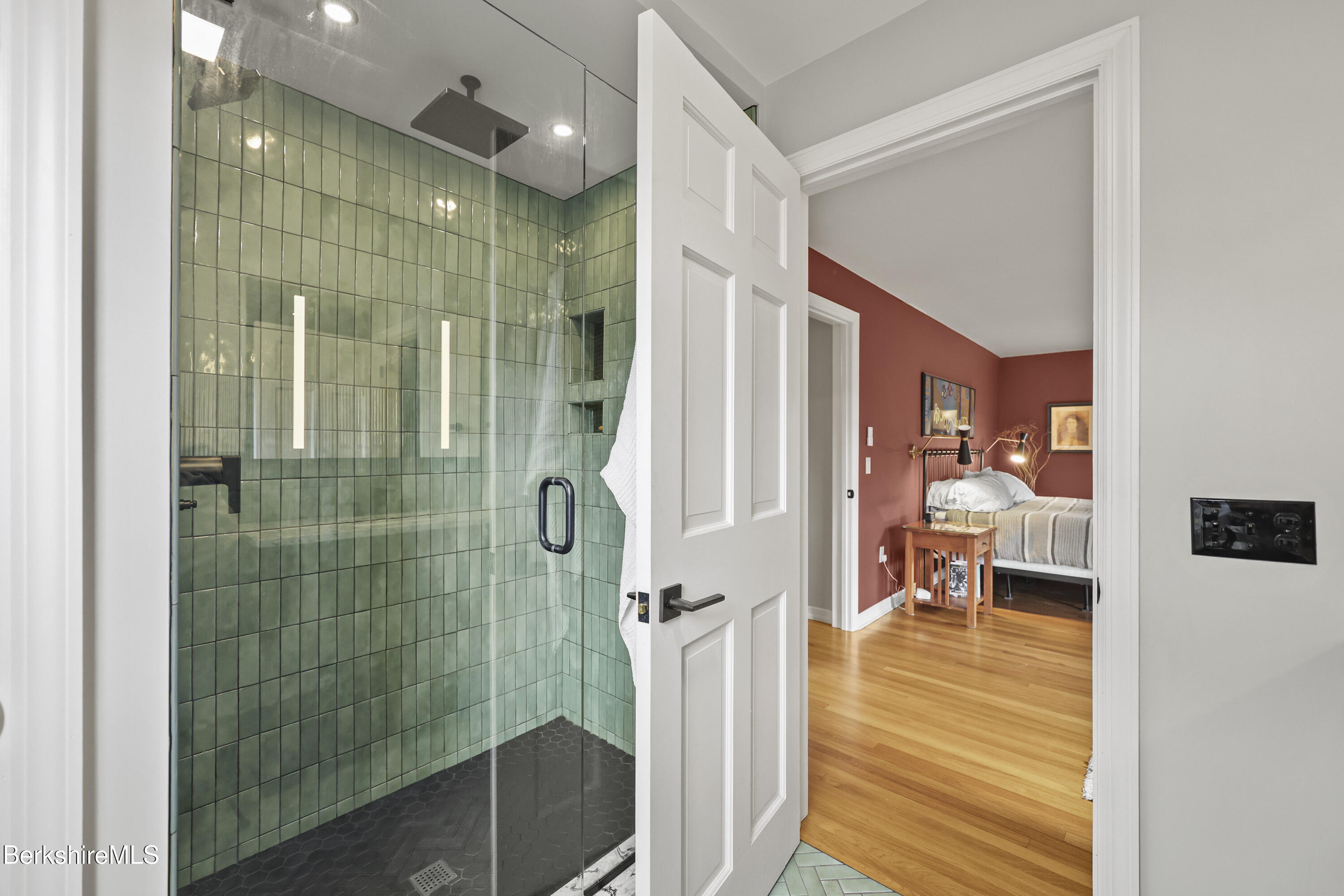 69 Gravesleigh Terrace Pittsfield, MA 01201 - Photo 53 of 84 265 Second Floor Primary Bathroom