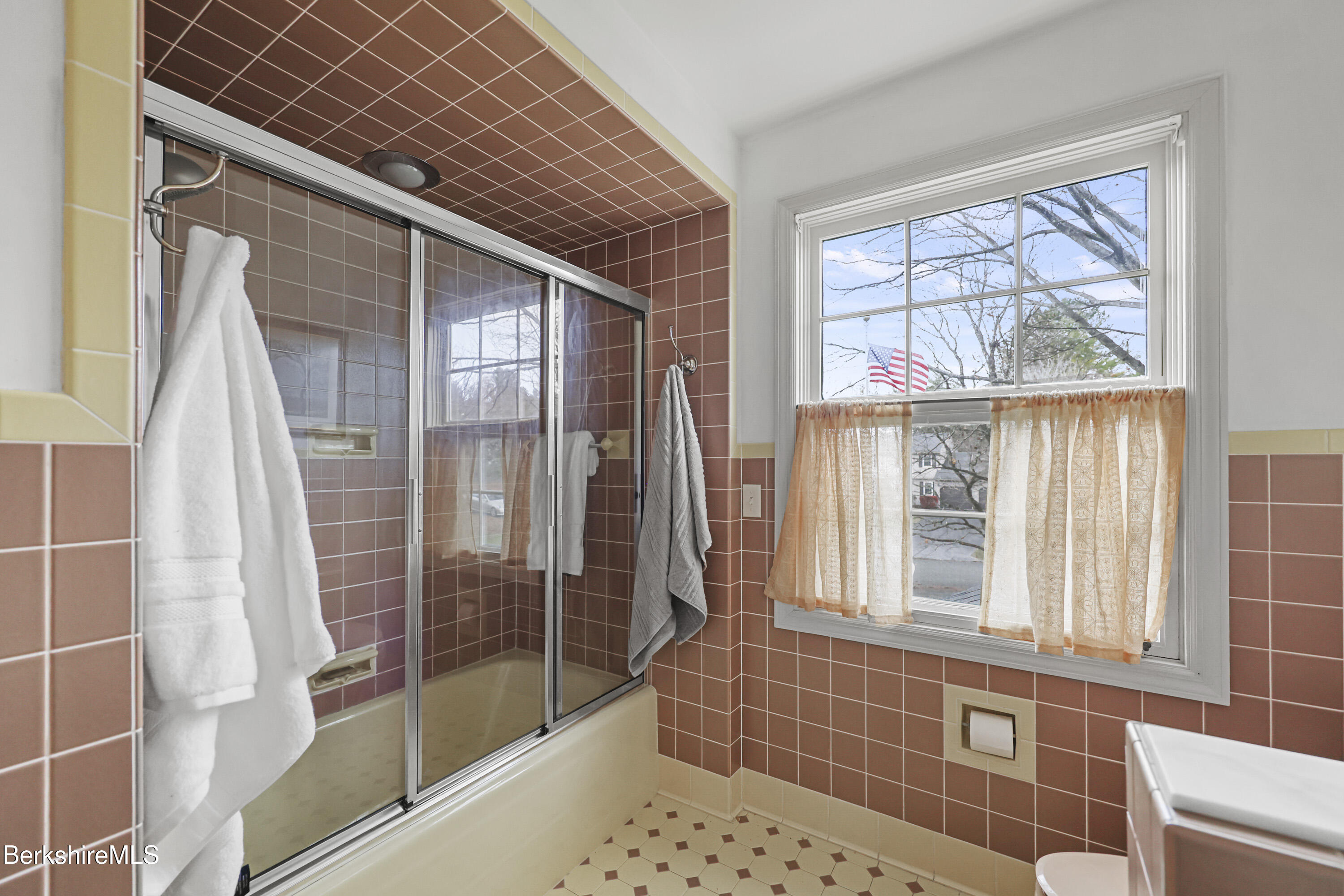 69 Gravesleigh Terrace Pittsfield, MA 01201 - Photo 67 of 84 320 Second Floor Bathroom Two