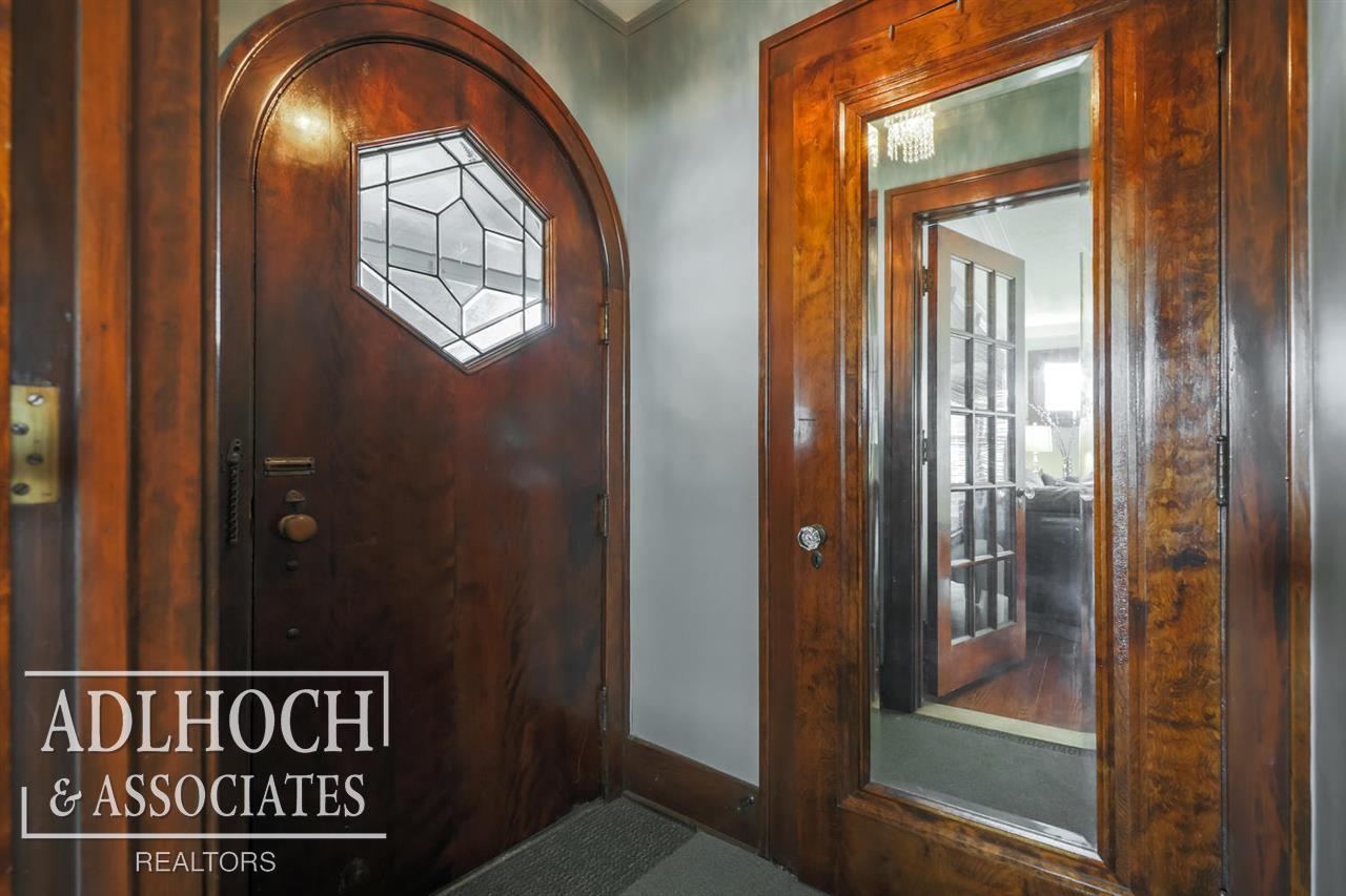 950 Rivard Boulevard Grosse Pointe, MI 48230 - Photo 2 of 23 31365890-1.JPG