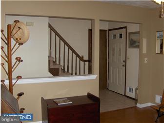 29 Hobbs Road Trenton, NJ 08619 - Photo 2 of 12 Foyer