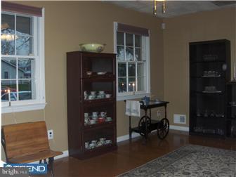 29 Hobbs Road Trenton, NJ 08619 - Photo 4 of 12 Living Room